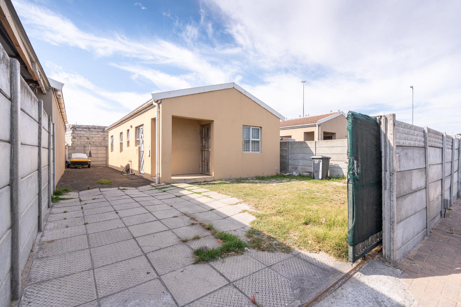 3 Bedroom Property for Sale in Phoenix Western Cape